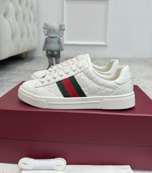 GCCI Trainers with Side Stripe and Embossed Pattern - White