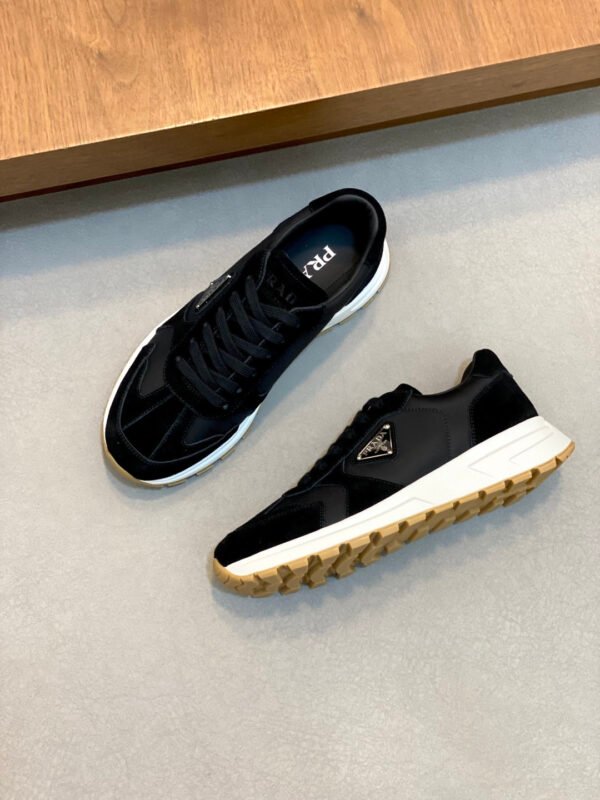 PRDA Low-Top Trainers with Black Panels