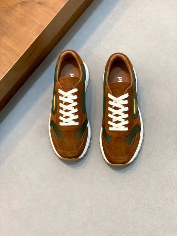 PRDA Low-Top Trainers in Brown and Green Panels