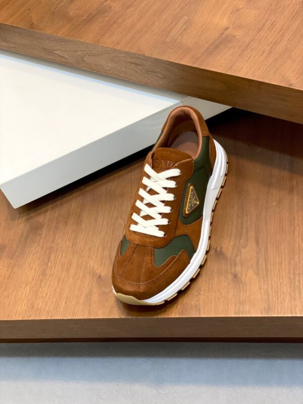 PRDA Low-Top Trainers in Brown and Green Panels