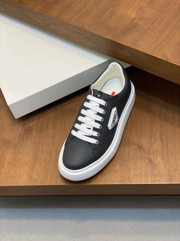 PRDA Low-Top Trainers in Black with White Sole