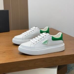 PRDA Low-Top Trainers in White with Green Heel Accents