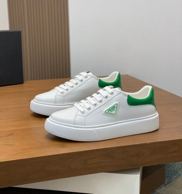 PRDA Low-Top Trainers in White with Green Heel Accents