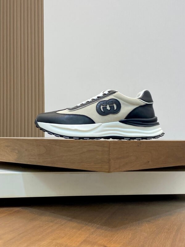 bf4954f9 GCCI Low-Top Trainers with Logo Patch - Black/Beige