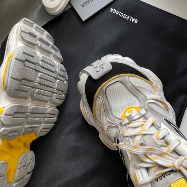 BLNCG Low-Top Trainers with Yellow Accents - White/Grey