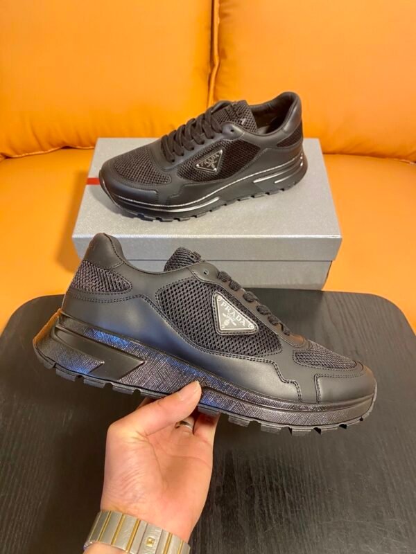 c2c8d438 PRDA Low-Top Trainers with Breathable Mesh Panel Details - Black