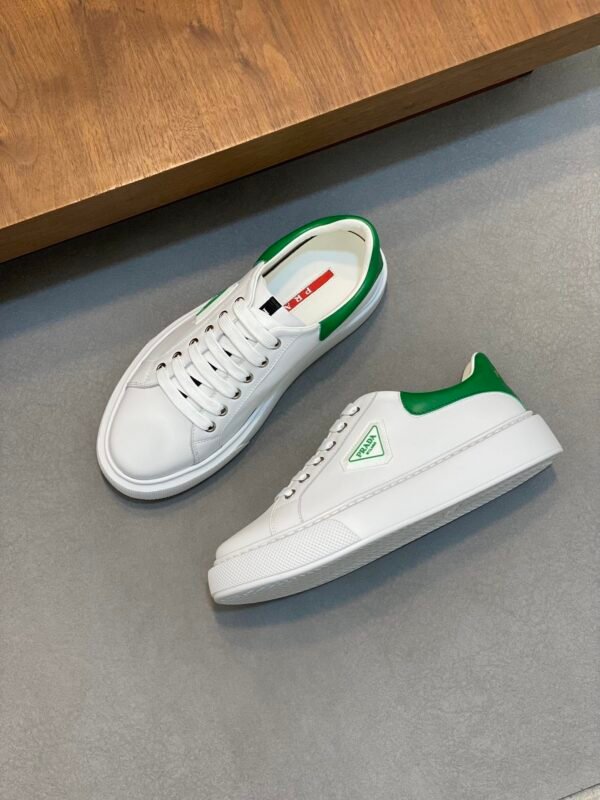 PRDA Low-Top Trainers in White with Green Heel Accents