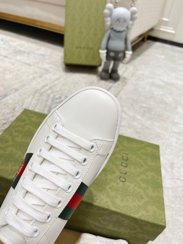 GCCI Trainers with Side Stripe and Embroidered Accent - White