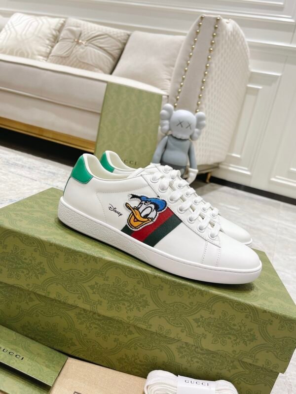 GCCI Trainers with Side Stripe and Embroidered Accent - White