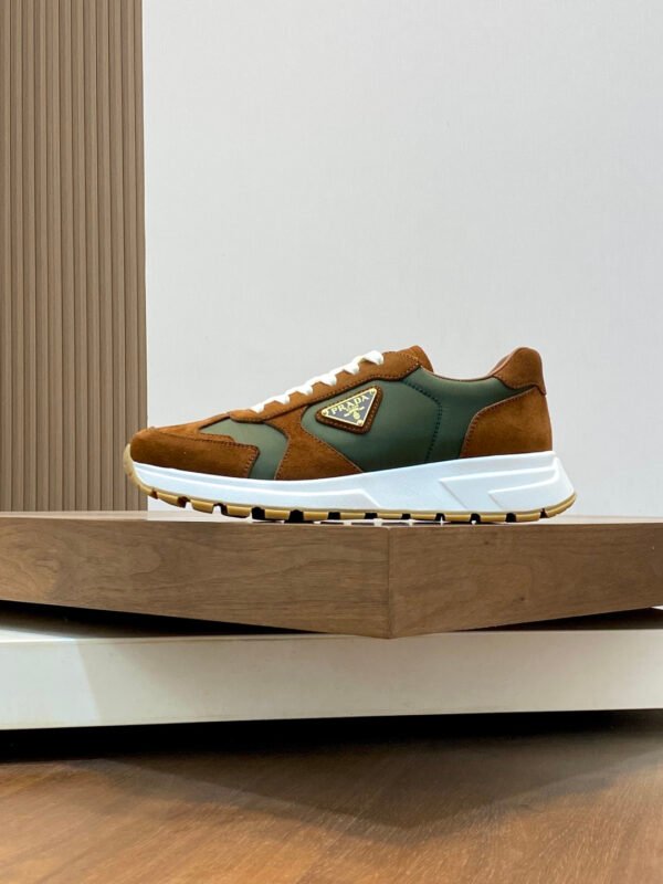 PRDA Low-Top Trainers in Brown and Green Panels