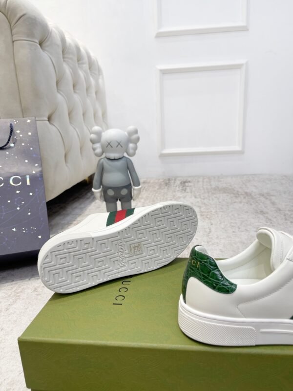 GCCI Trainers with Side Stripe - White