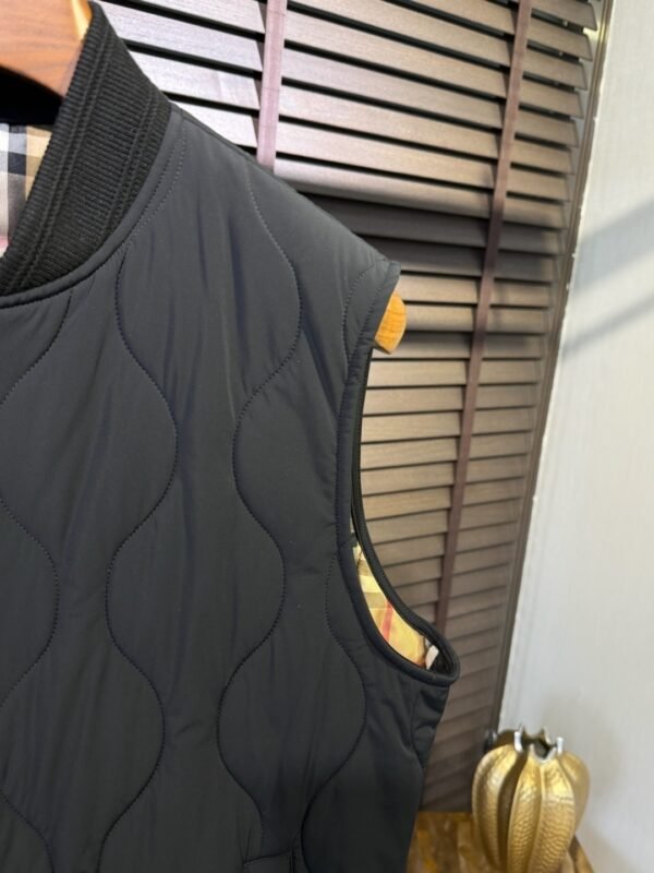 d00b14c4 BRBY Quilted Zip-Up Gilet with Ribbed Collar - Black