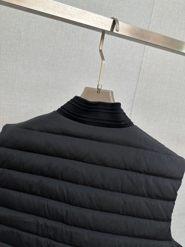 d2de2ff2 BRBY Quilted Zip-Up Gilet - Black