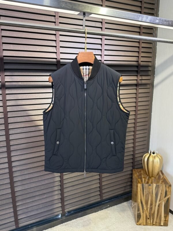 d3e73030 BRBY Quilted Zip-Up Gilet with Ribbed Collar - Black