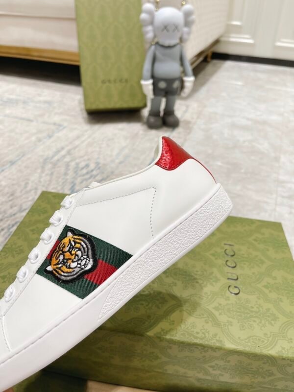 GCCI Trainers with Side Stripe and Embroidered Accent - White