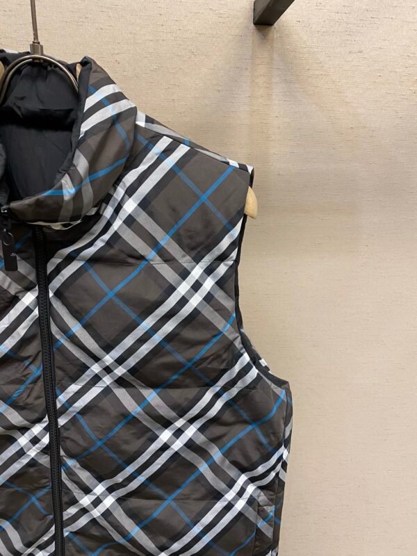 d5f8b1fb BRBY Reversible Zip-Up Gilet - Black