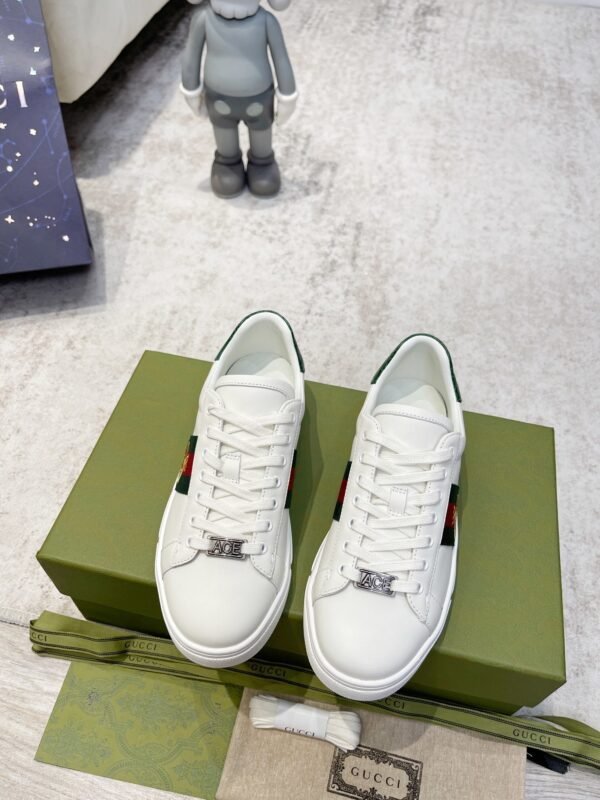 GCCI Trainers with Side Stripe and Embroidered Accent - White