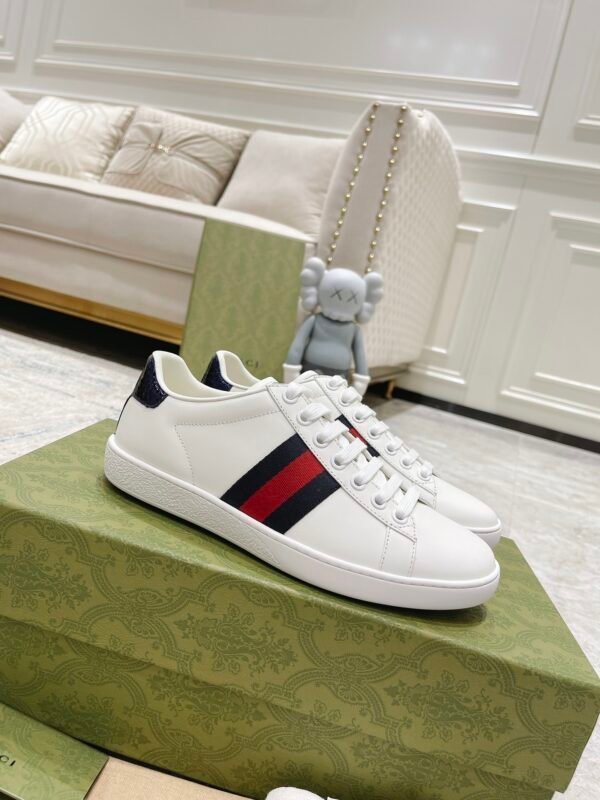 dcae798e GCCI Low-Top Trainers with Side Stripe - White