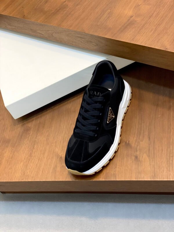 PRDA Low-Top Trainers with Black Panels