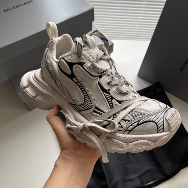 BLNCG Chunky Trainers with Black Graphic Line Details - Cream