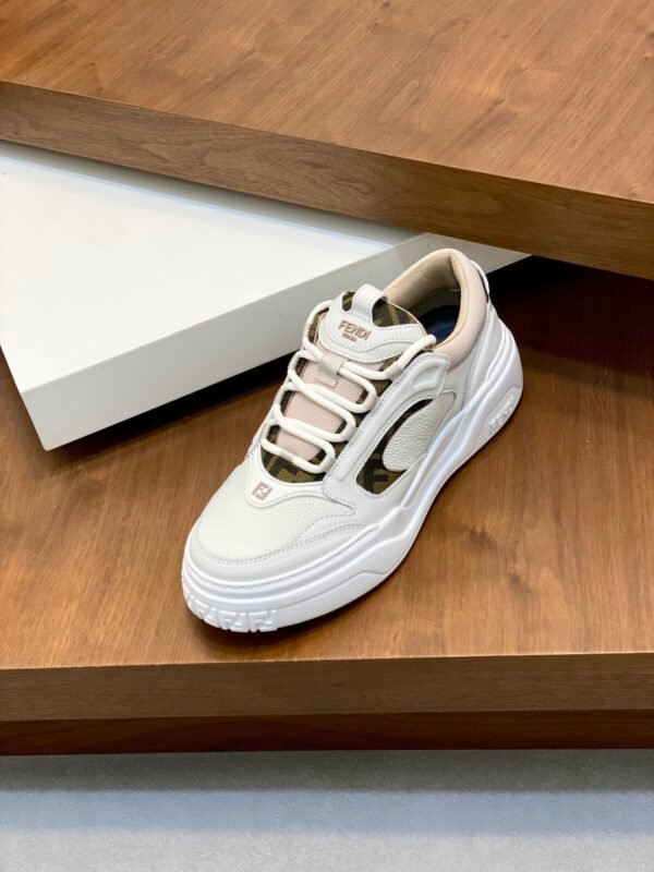 e1fbaed8 FND Low-Top Trainers with Subtle Beige Accents - White