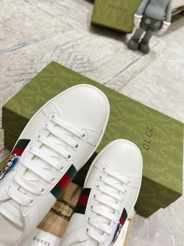 GCCI Trainers with Side Stripe and Embroidered Accent - White