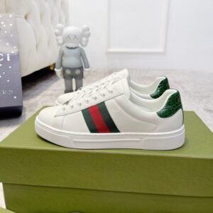 GCCI Trainers with Side Stripe - White