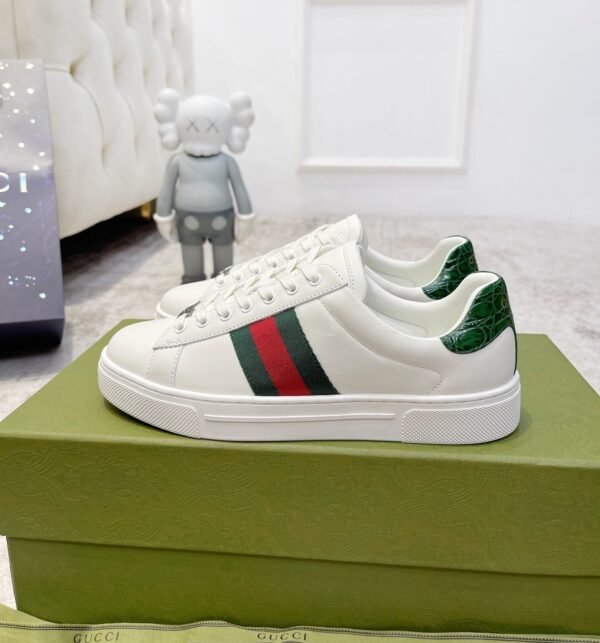 GCCI Trainers with Side Stripe - White