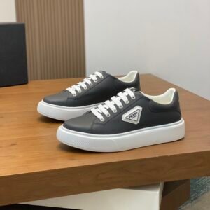 PRDA Low-Top Trainers in Black with White Sole