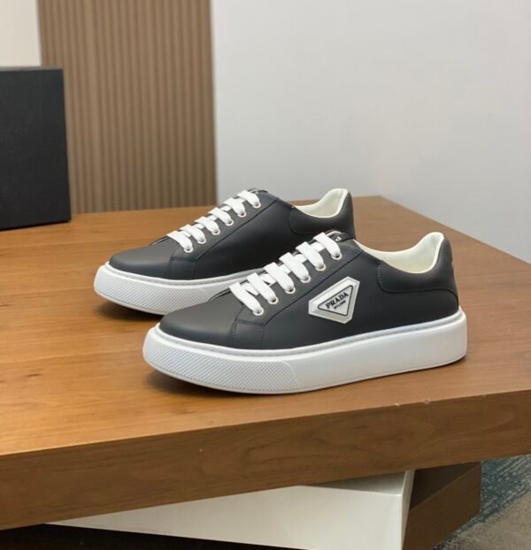 PRDA Low-Top Trainers in Black with White Sole