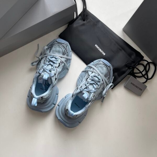 BLNCG Chunky Trainers with Black Graphic Line Details - Light Blue