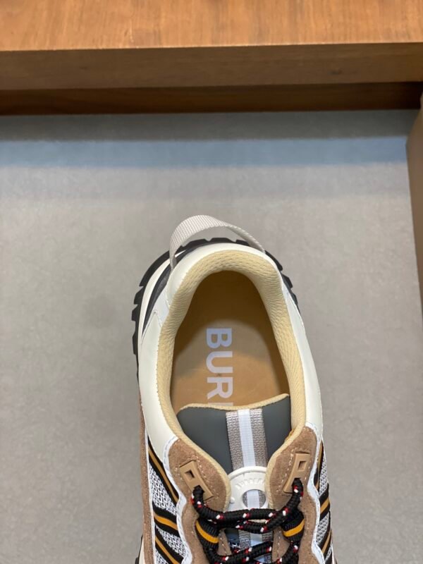 ef408d38 BRBY Low-Top Trainers with Contrast Panels - Brown/Grey