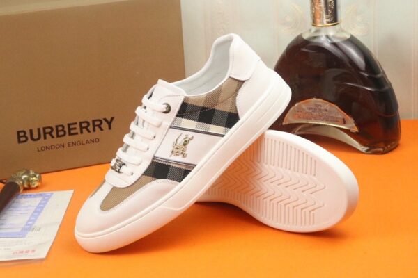 f35f4e90 BRBY Low-Top Trainers with Check Side Panels - White