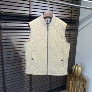BRBY Quilted Zip-Up Gilet with Ribbed Collar - white