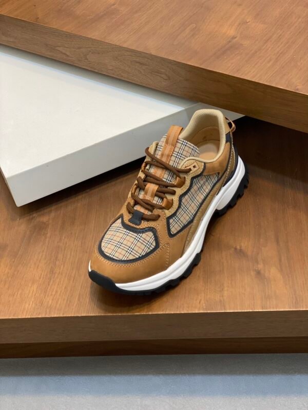 BRBY Trainers with Contrast Check Panels - Brown