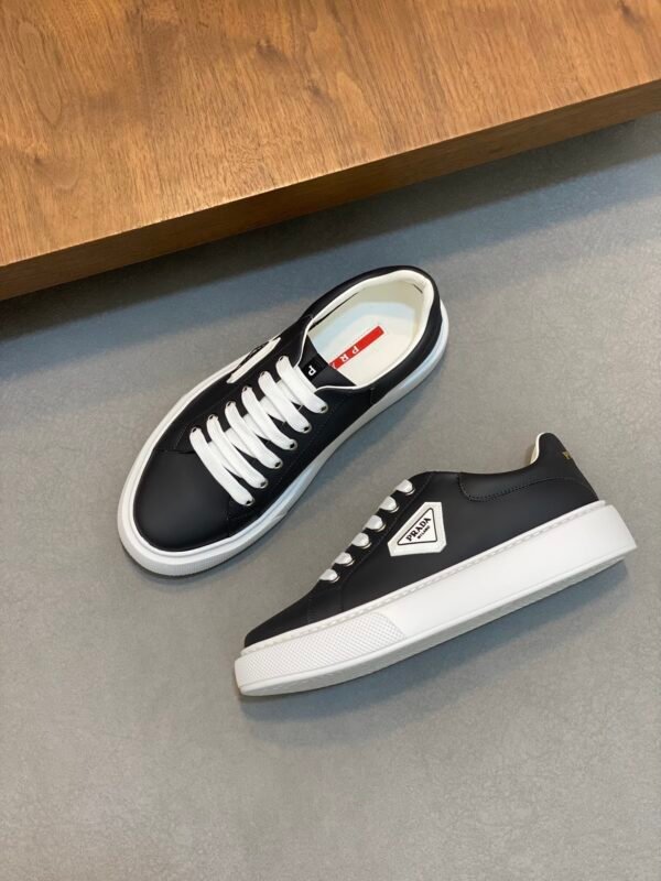 PRDA Low-Top Trainers in Black with White Sole