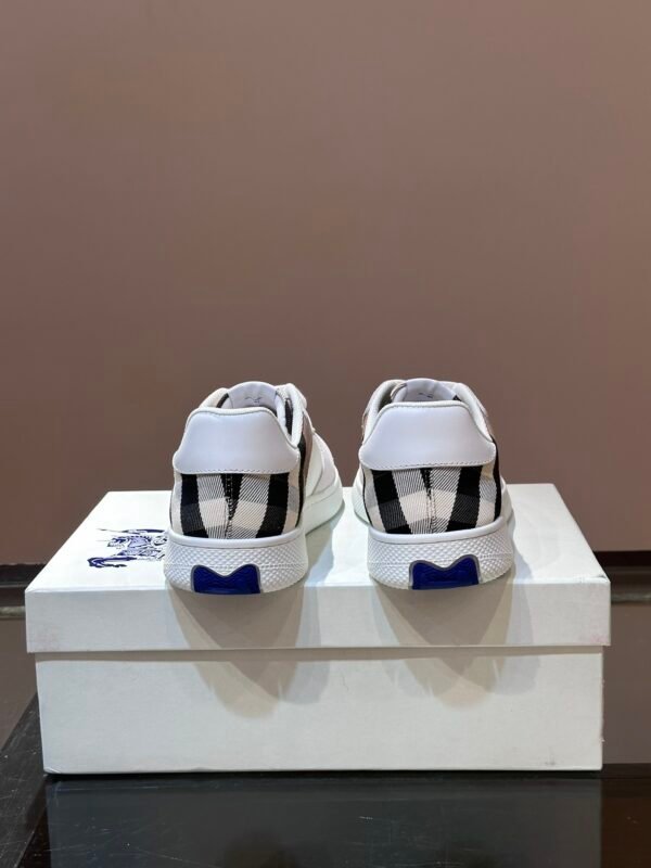 BRBY Trainers with Check Detail - White